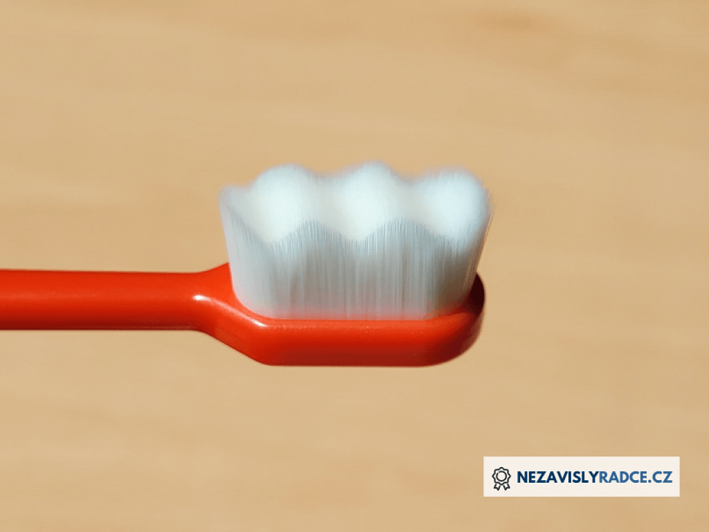 Zubní kartáček NANOO Toothbrush - červeno bílá - 12 000 ultra jemných vláken