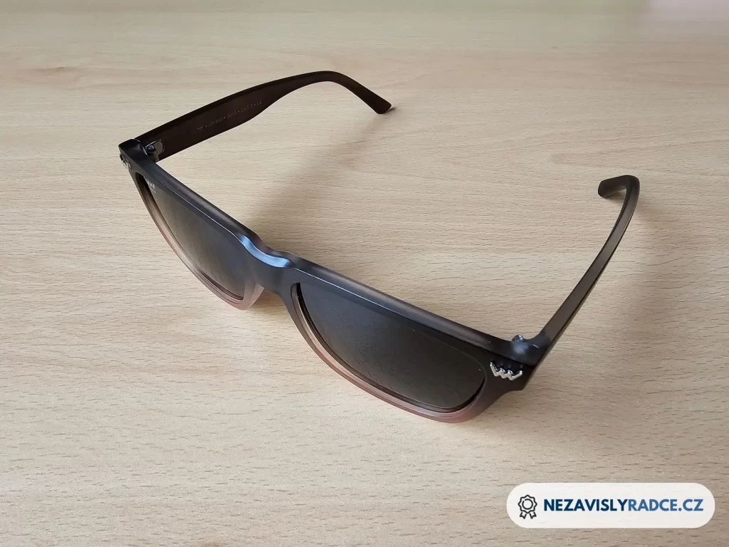 Vuch sluneční brýle