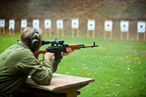 Střílení na venkovní střelnici